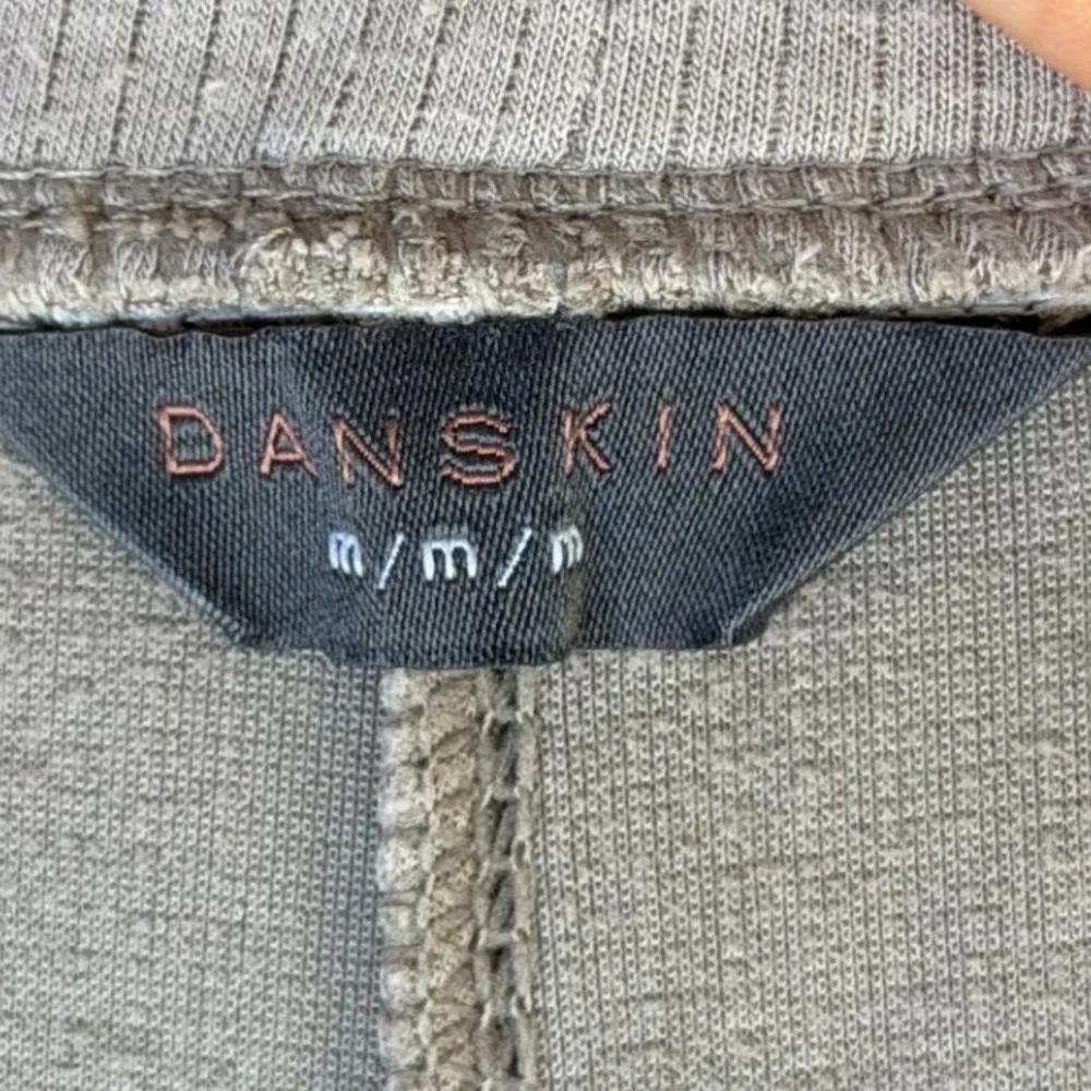 Danskin Womens Ribbed Mesh Side Athletic Shorts Tan White Style 4062 Size M